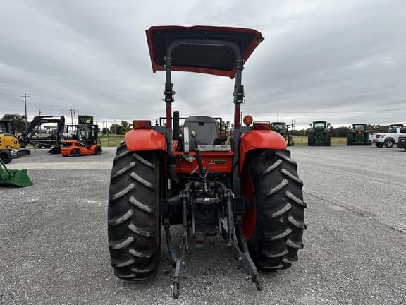 Image of Kubota M7060 equipment image 4