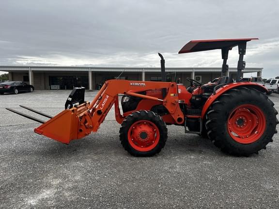 Image of Kubota M7060 equipment image 2