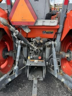 Image of Kubota M7060 equipment image 4
