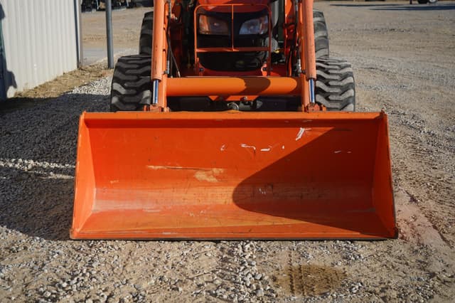 Image of Kubota M7060D equipment image 4