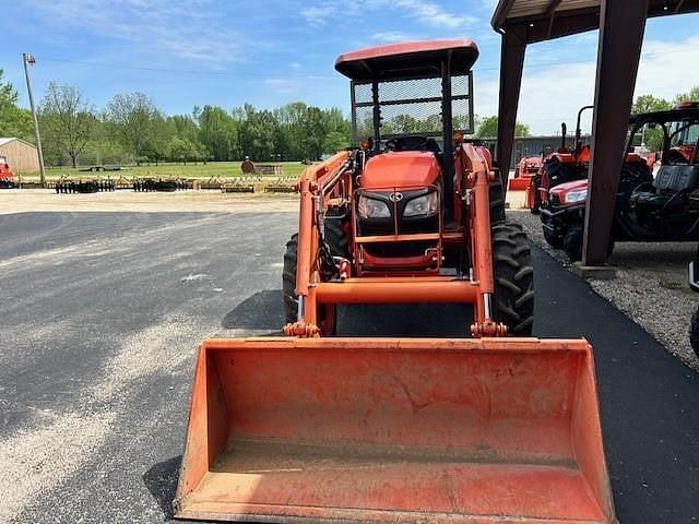 Image of Kubota M7060 equipment image 2