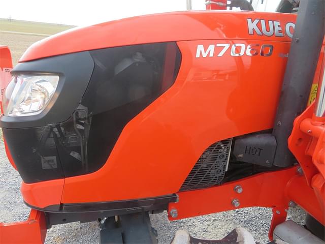 Image of Kubota M7060 equipment image 4