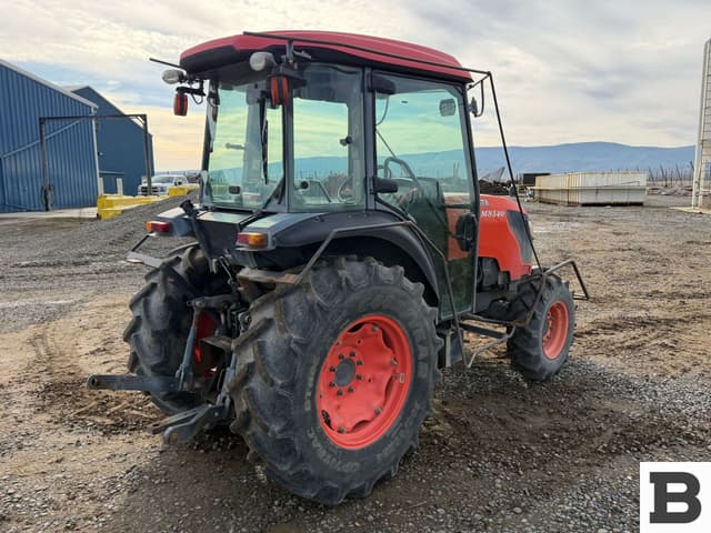 Image of Kubota M8540 equipment image 3