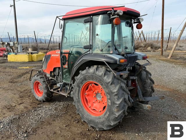 Image of Kubota M8540 equipment image 4