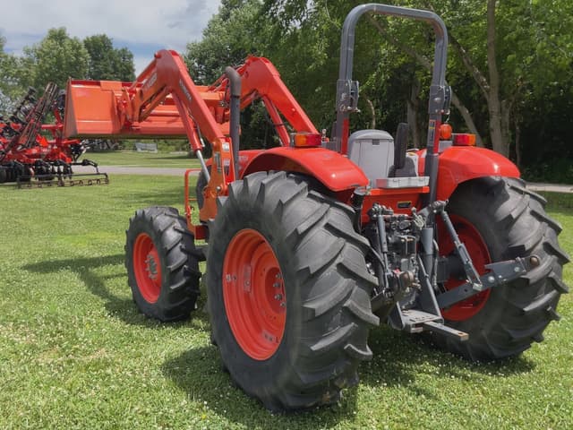Image of Kubota M8560 equipment image 3