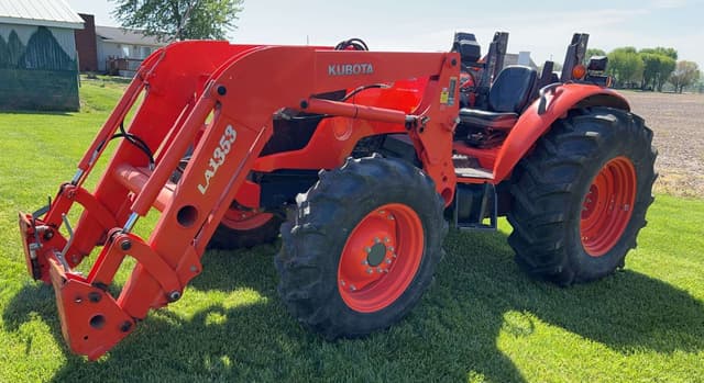 Image of Kubota M8560 equipment image 3