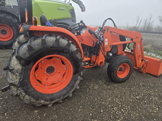 Image of Kubota MX5200 equipment image 3