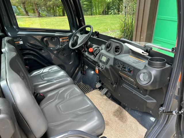 Image of Kubota RTV-X1100C equipment image 4