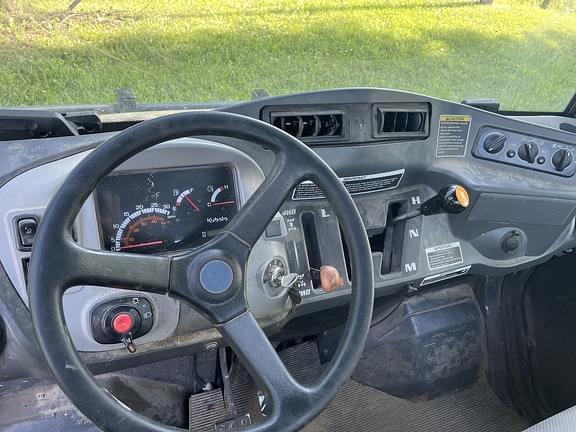 Image of Kubota RTV-X1100 equipment image 3