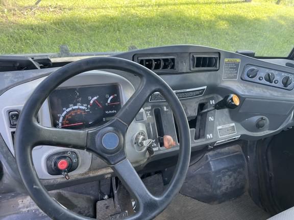 Image of Kubota RTV-X1100 equipment image 3