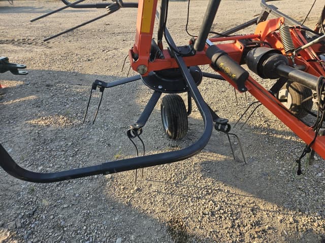 Image of Kubota TE4052T equipment image 4