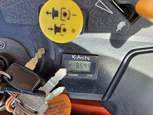 Image of Kubota Z724KH equipment image 4