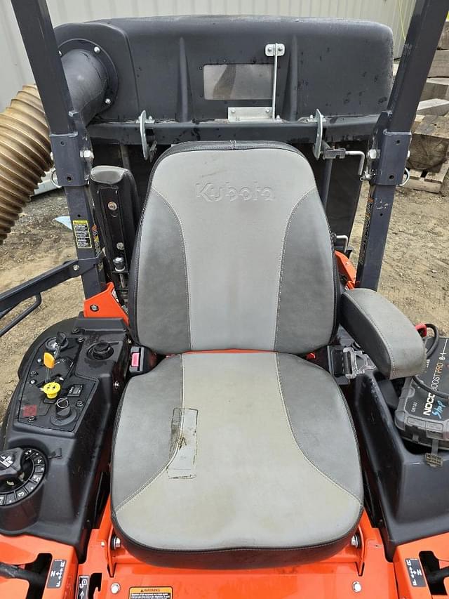 Image of Kubota Z724KH equipment image 4