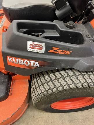 Image of Kubota Z725 equipment image 3