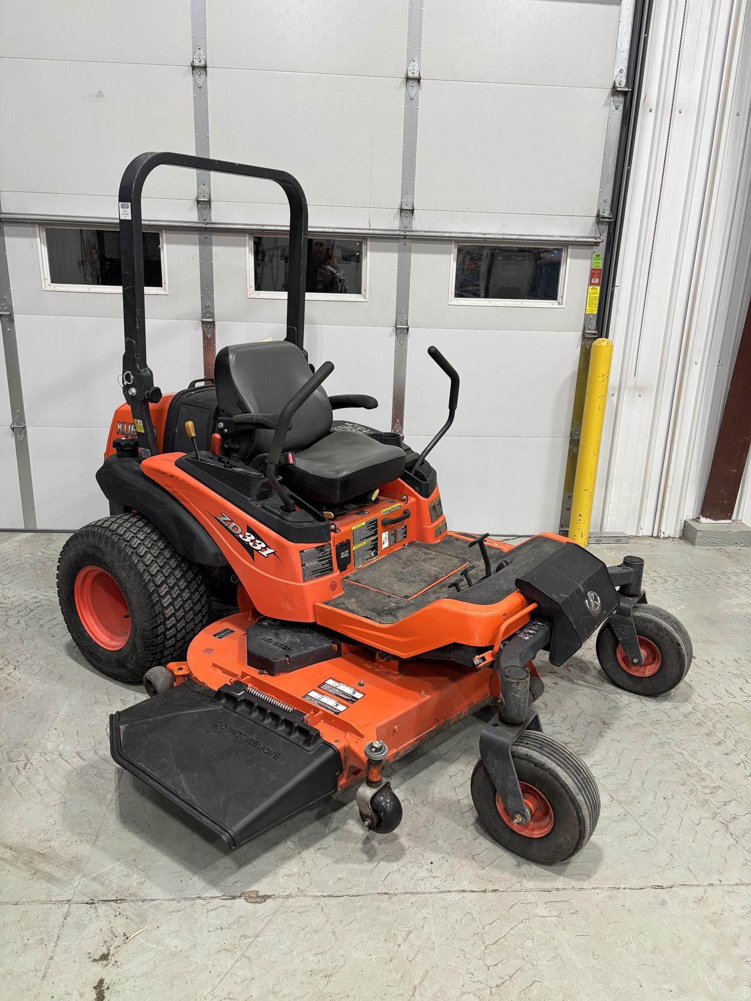 2014 Kubota ZD331 Equipment Image0