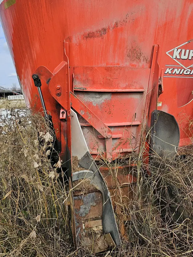 Image of Kuhn Knight VT 144 equipment image 4