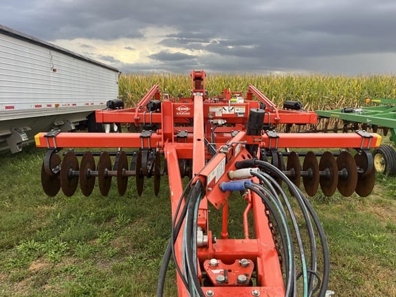 2014 Kuhn Krause Dominator 4850 Equipment Image0