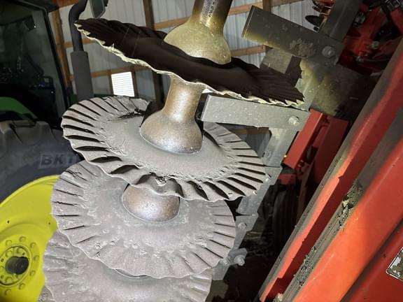 Image of Kuhn Krause Excelerator 8000 equipment image 3