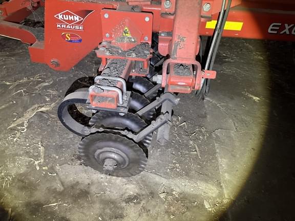 Image of Kuhn Krause Excelerator 8000 equipment image 1