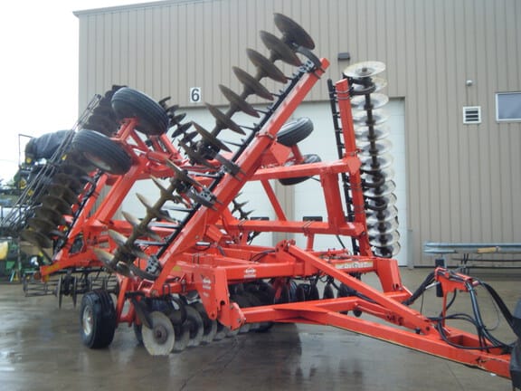 2014 Kuhn Krause 8210 Equipment Image0