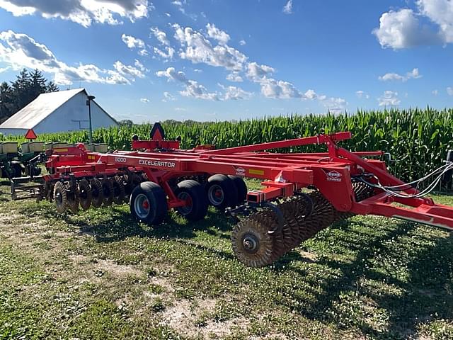 Image of Kuhn Krause Excelerator 8000 equipment image 1