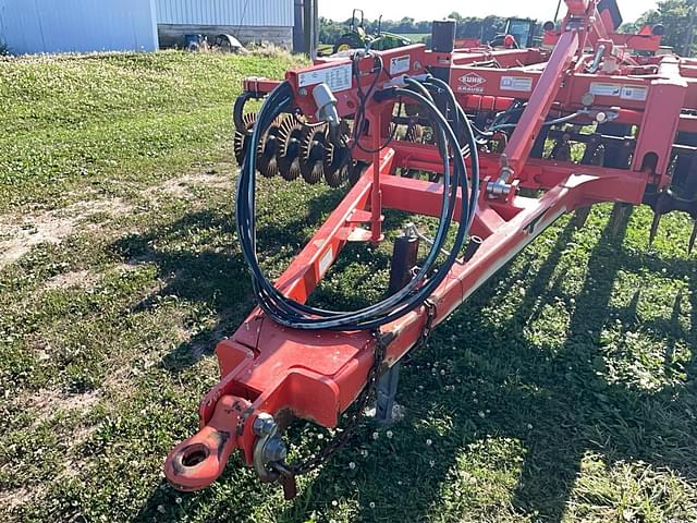 Image of Kuhn Krause Excelerator 8000 equipment image 3