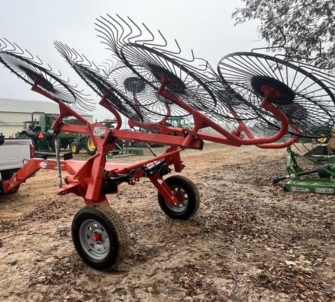 Image of Kuhn SR108 equipment image 2