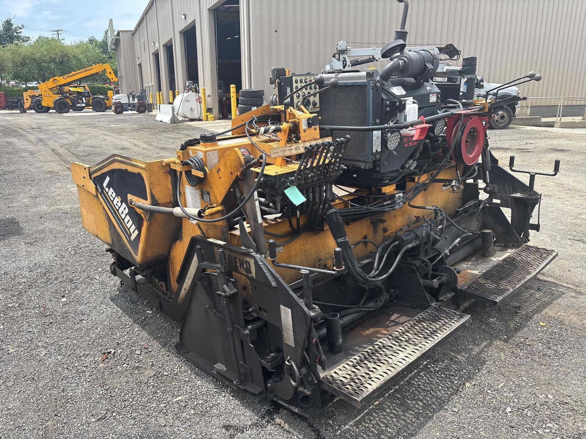 2014 LeeBoy 1000F Equipment Image0