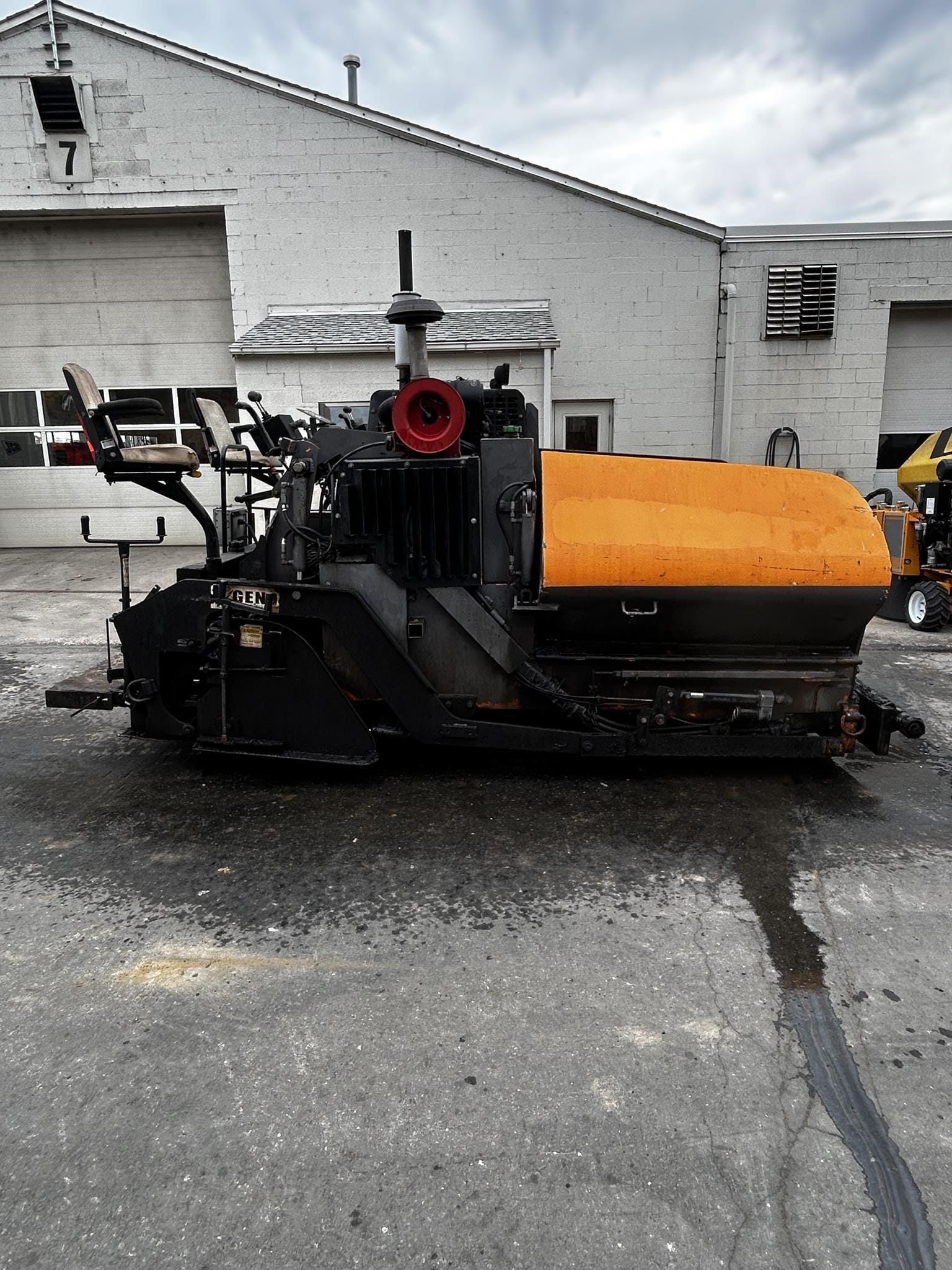 2014 LeeBoy 8510B Equipment Image0