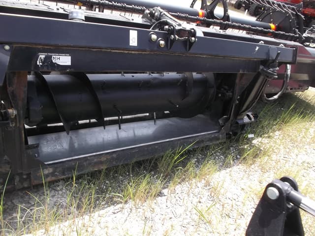 Image of MacDon D-65S equipment image 3