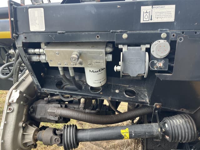 Image of MacDon FD75 equipment image 1