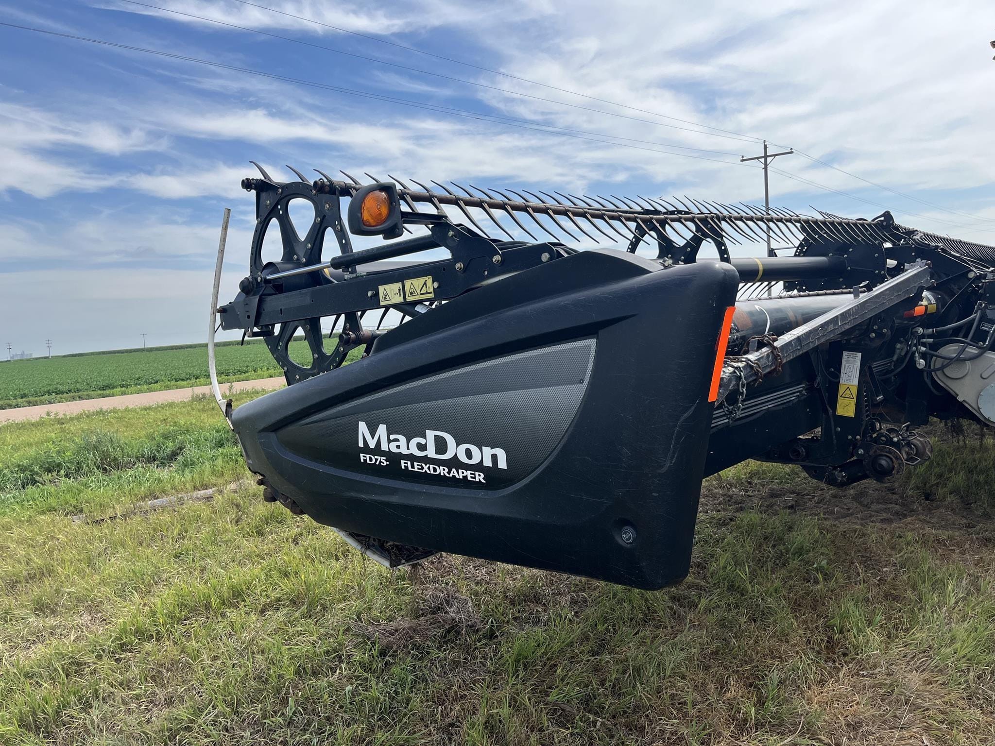 2014 MacDon FD75 Equipment Image0