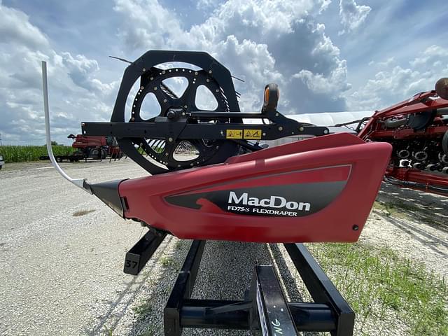 Image of MacDon FD75 equipment image 3