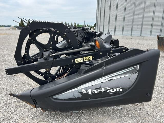 Image of MacDon FD75 equipment image 3