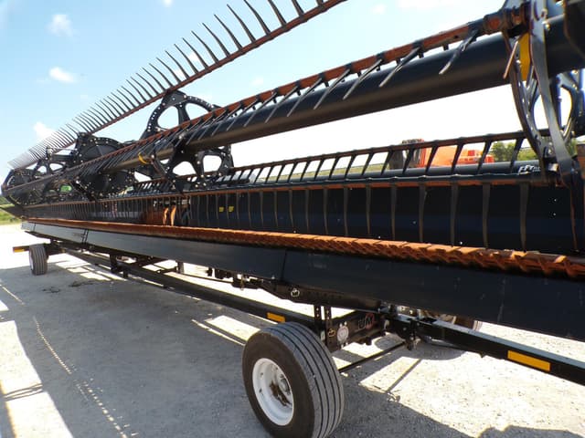 Image of MacDon FD75 equipment image 3