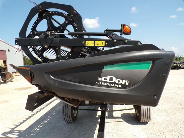 Image of MacDon FD75 equipment image 2