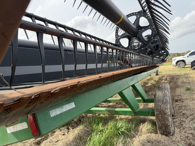 Image of MacDon FD75-35 equipment image 4