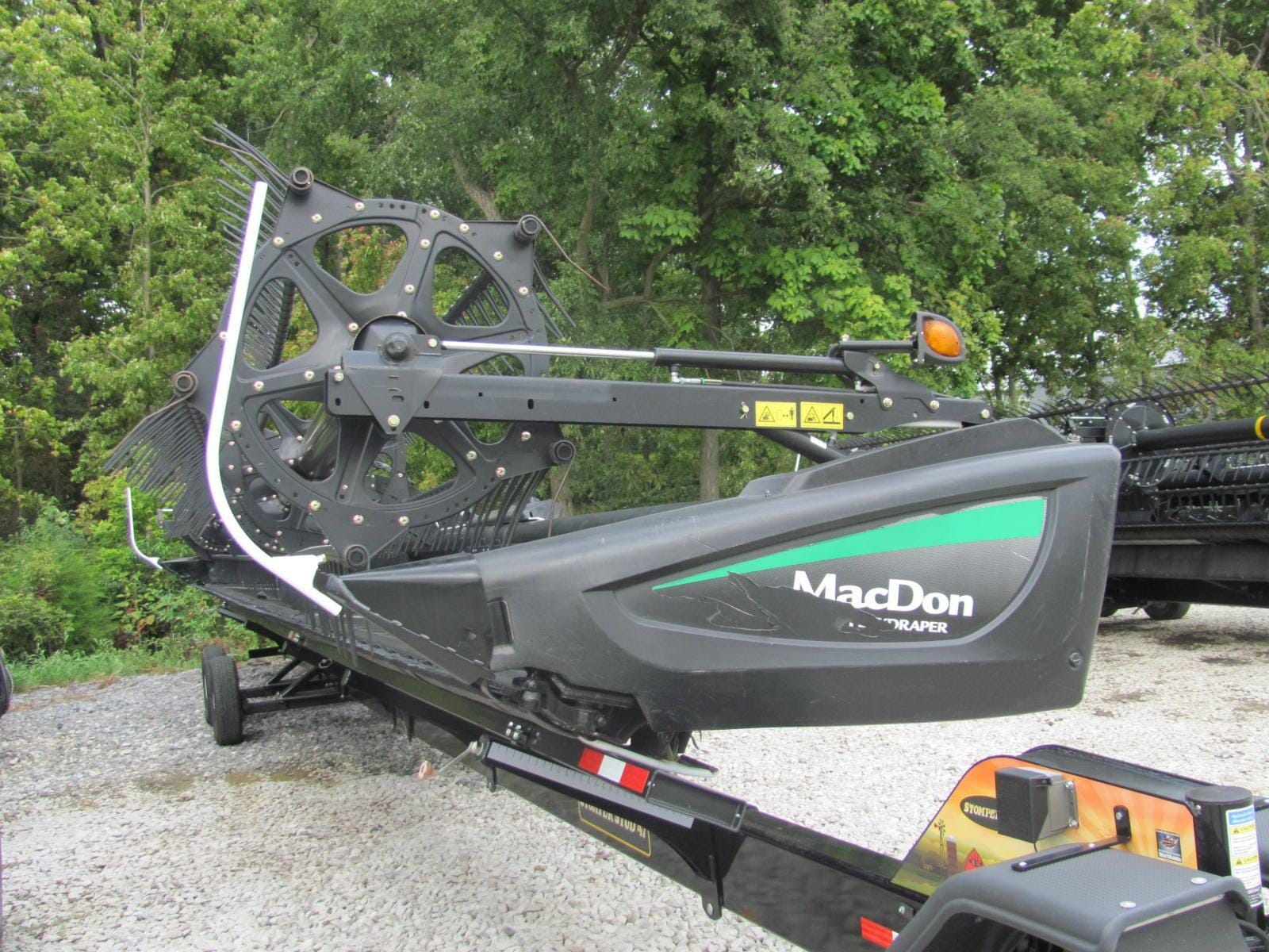 2014 MacDon FD75 Equipment Image0