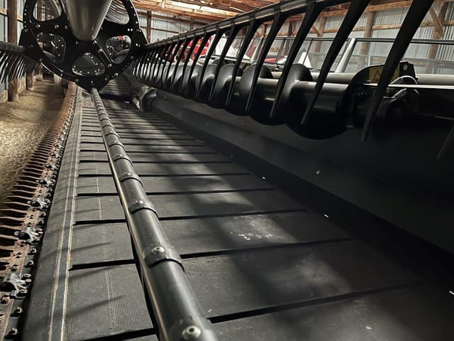 Image of MacDon FD75 equipment image 4