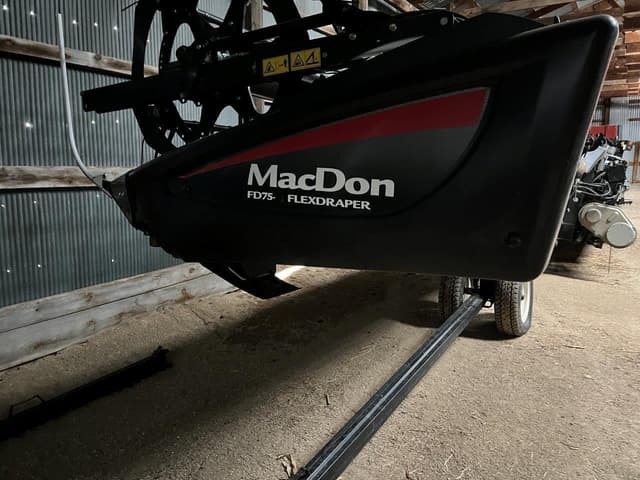 Image of MacDon FD75 equipment image 2
