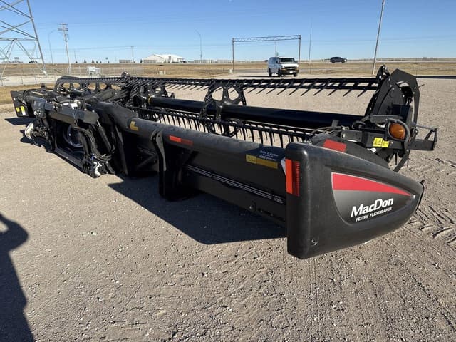 Image of MacDon FD75S equipment image 3