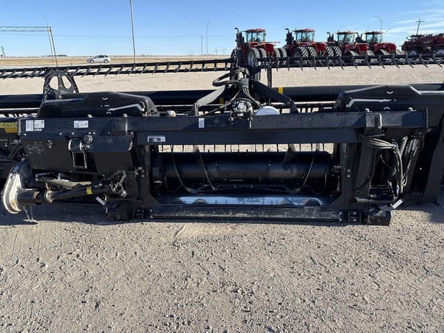 Image of MacDon FD75S equipment image 4