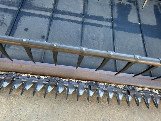 Image of MacDon FD75S equipment image 1