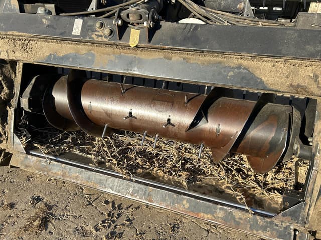 Image of MacDon FD75S equipment image 4