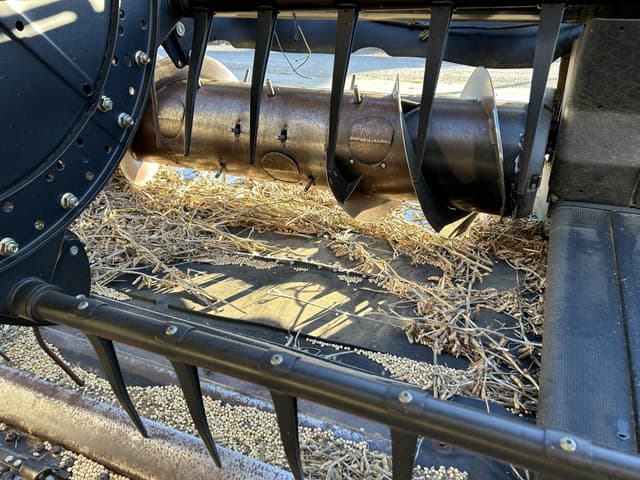 Image of MacDon FD75S equipment image 2