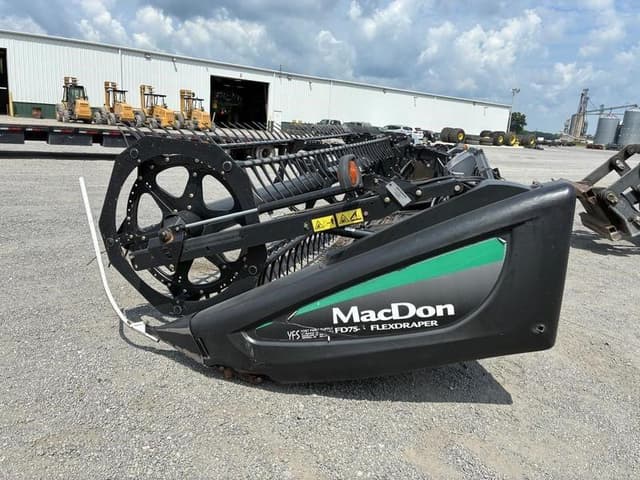 Image of MacDon FD75 equipment image 2