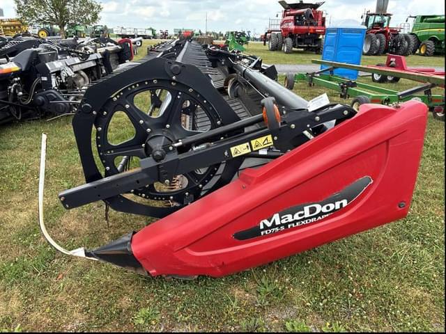 Image of MacDon FD75S equipment image 4