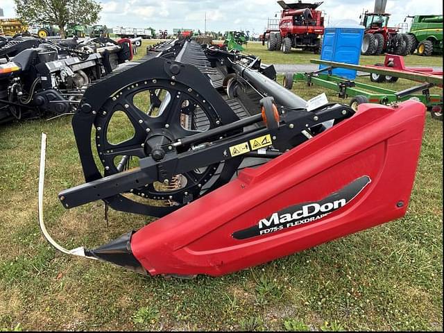 Image of MacDon FD75S equipment image 4