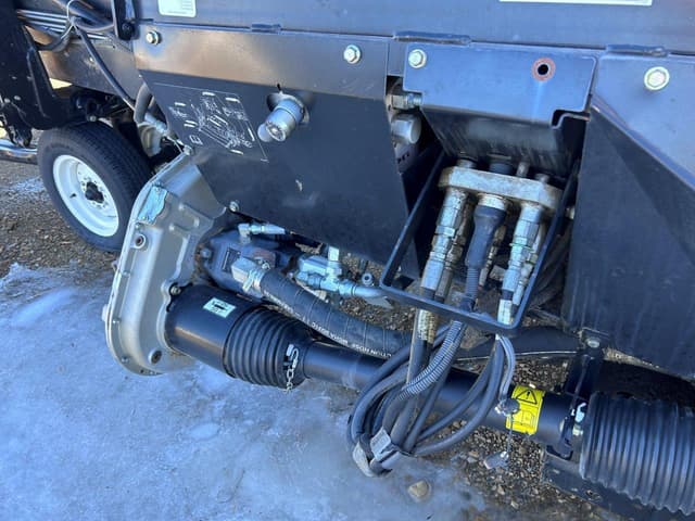 Image of MacDon FD75 equipment image 4