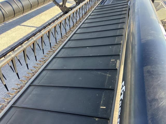 Image of MacDon FD75 equipment image 4
